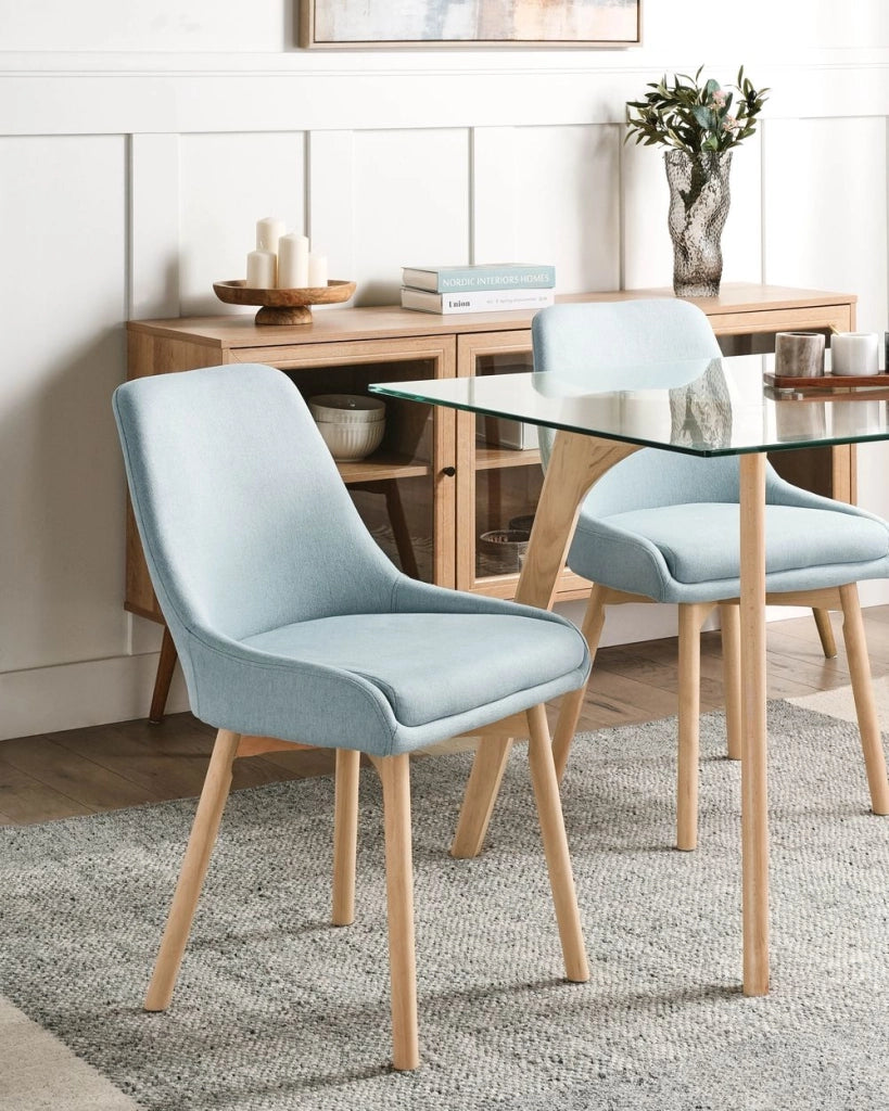 Set di 2 Sedie da Pranzo Gambe in Legno e Tessuto azzurro Sedile spesso imbottito