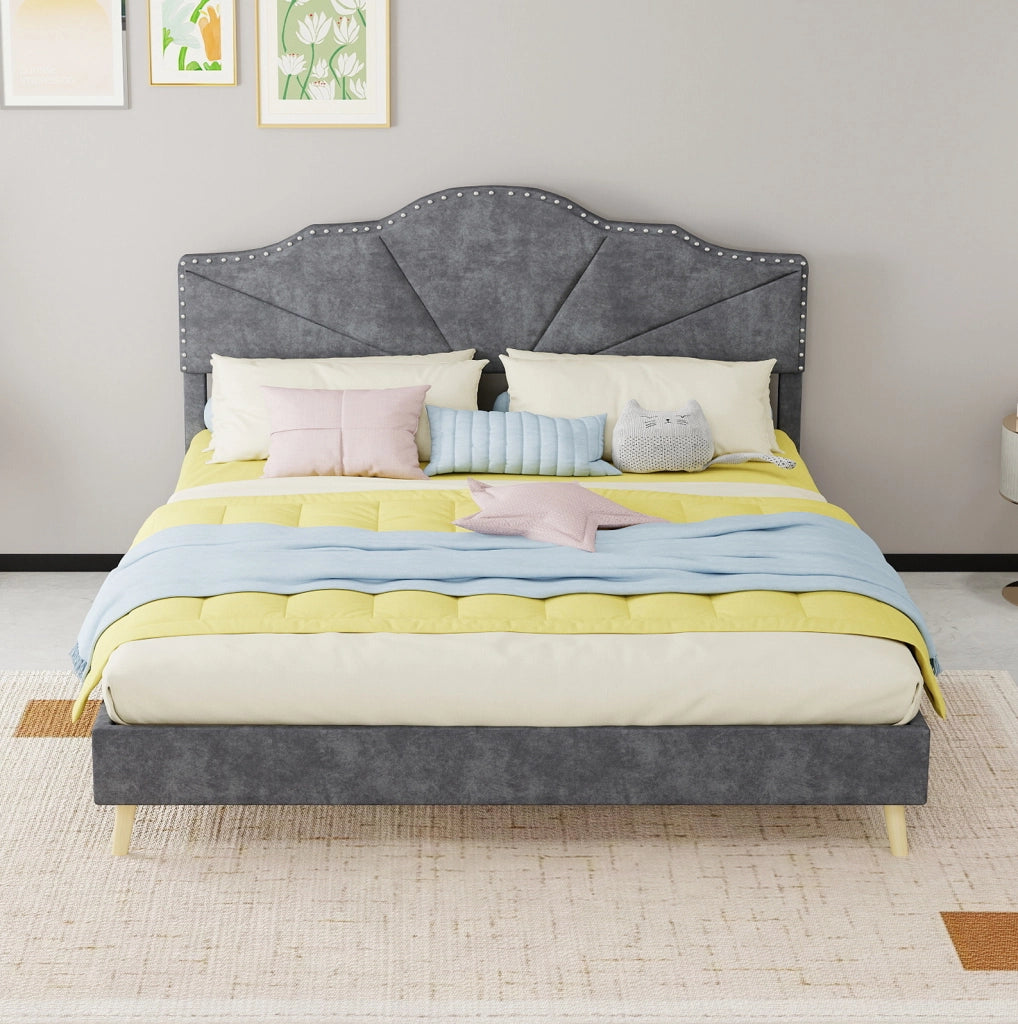 Letto 160x200 cm con testiera geometrica e rete a doghe; tessuto grigio