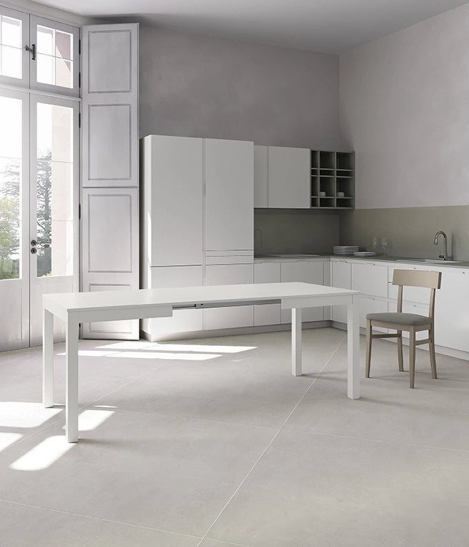 Tavolo Traffic Allungabile 130/210 cm in Melaminico Bianco Frassinato con Gambe in Faggio Massello - Design Salvaspazio Moderno