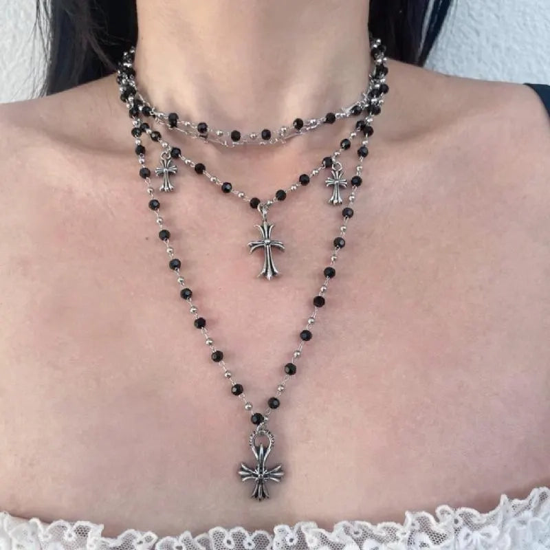 Collana multistrato con ciondolo a croce vintage fatto a mano e fiore, perle nere, regalo di Natale per donna, regalo di compleanno