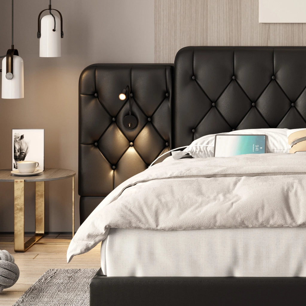 Letto matrimoniale 180x200 cm in pelle PU nera con testiera allungata; luci LED da lettura e USB