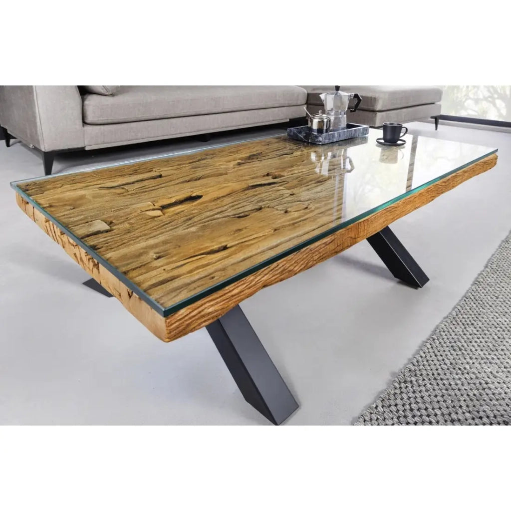 Tavolino basso RAFTA 110 cm in teak riciclato con vetro temperato – Design industriale con gambe incrociate in metallo