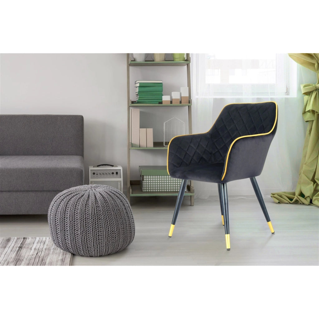 Poltroncina Amino in velluto verde con gambe nere e oro