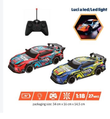 Auto radiocomandata con luci 27MHz.  1 pezzo colore casuale, Eta 8+