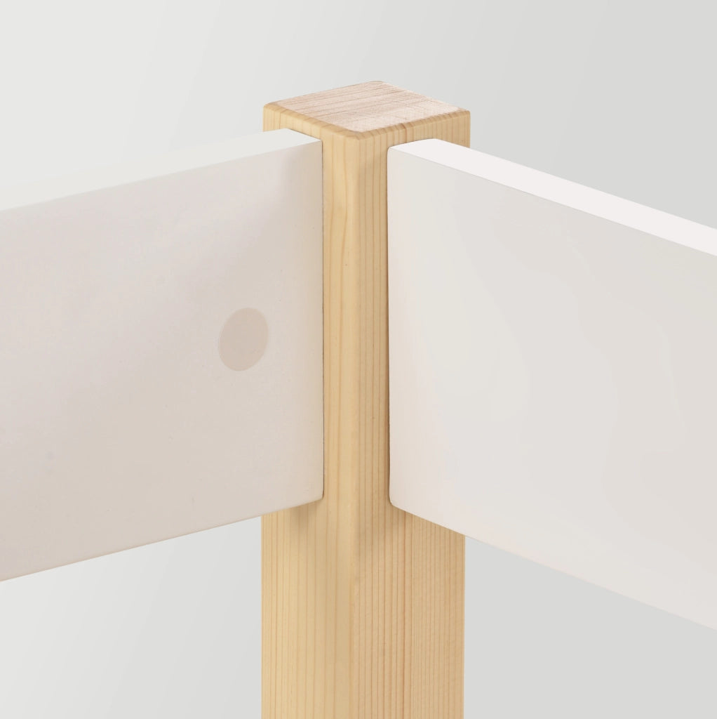 Letto per bambini 90x200 cm; rialzato con sponde; legno bianco (Senza materasso)