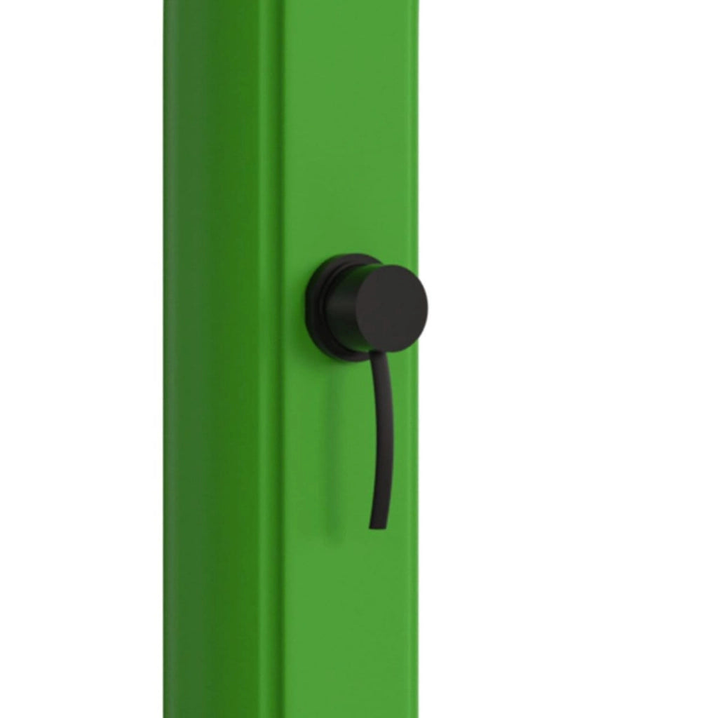 Sined Sole Doccia a Riscaldamento Solare Curva In Polietilene Hd Con Lavapiedi Verde Serbatoio 25 Litri Accessori In Metallo Nero