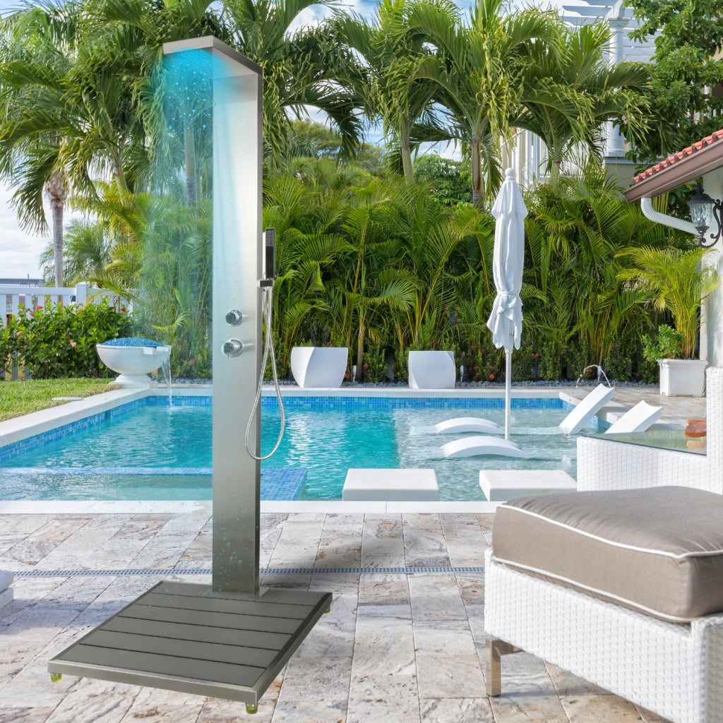 Doccia da esterno inox giardino cedro pavimento con pedana antiscivolo wpc