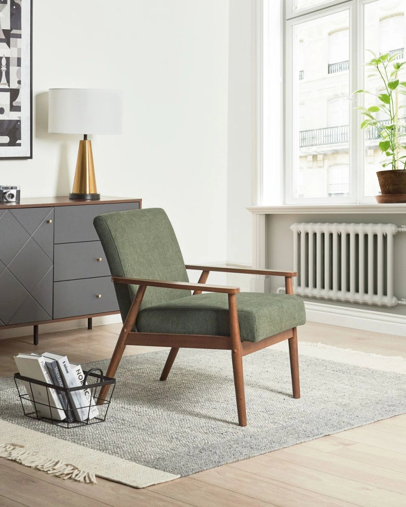 Poltrona da salotto con rivestimento in tessuto boucle verde scuro con struttura in legno stile retrò