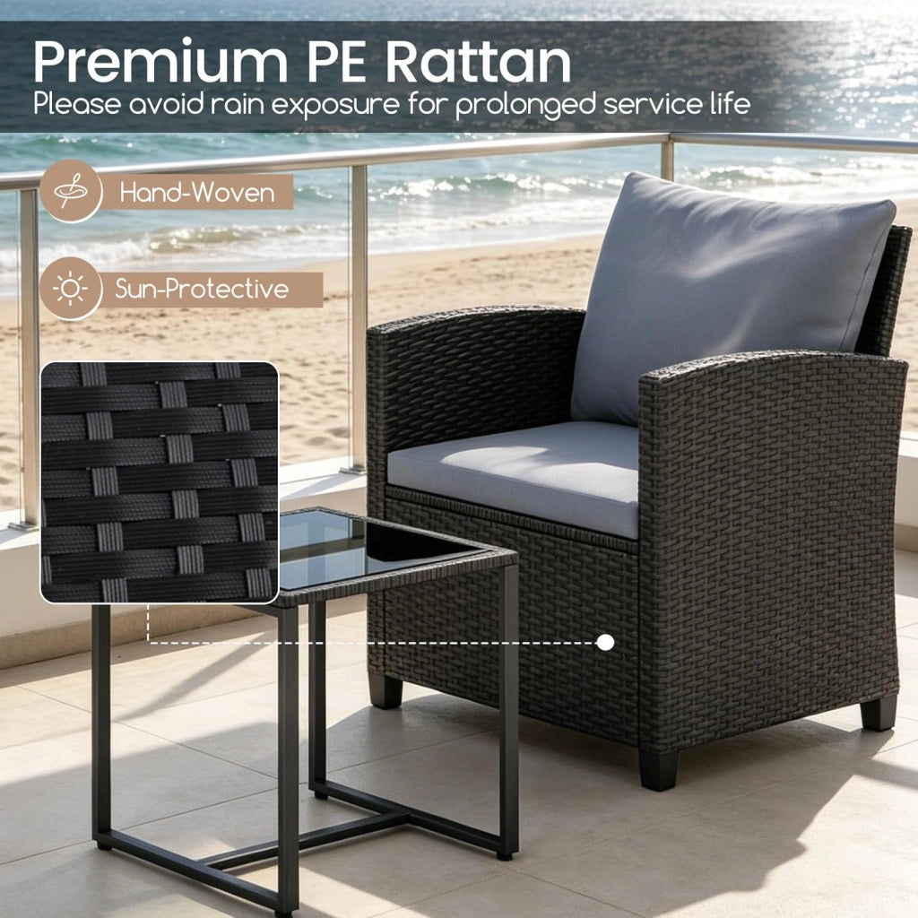Set da Giardino 3 Pezzi, Set Salotto Esterno per 2 Persone, 2 Poltrone con Cuscini + 1 Tavolino con Piano in Vetro, Mobili da Esterno per Balcone, Terrazza, Cortile (Nero+Grigio)