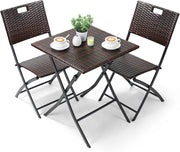 Set di Mobili da Balcone Pieghevole da 3 Pezzi, Mobili da Bistrot, Set Giardino in Rattan, 1 Tavolo e 2 Sedie, Sedia Pieghevole per Balcone, Giardino e Terrazza, Marrone