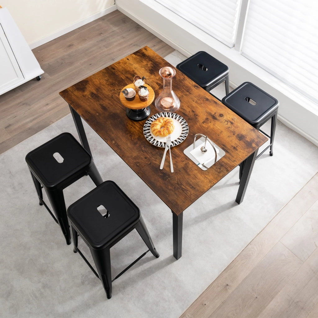 Set di 4 Sgabelli da bar senza schienale 61cm, Sgabelli in metallo impilabili con poggiapiedi per cucina Nero-Sgabelli da bar