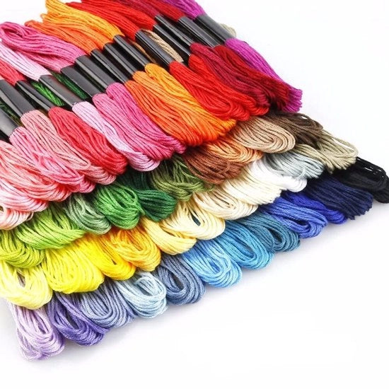 Set di fili da cucito 100 fili - Aghi da cucito - Fili da cucito in cotone - Collane amichevoli - Attività artigianali DIY - Colori brillanti - Fili da cucito per cucito