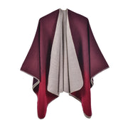 Elegante e semplice scialle, mantella da donna, sciarpa lavorata a maglia
