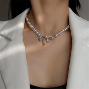 Collana con fiocco di diamanti e perle fatta a mano