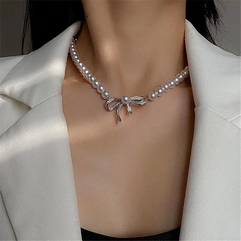 Collana con fiocco di diamanti e perle fatta a mano