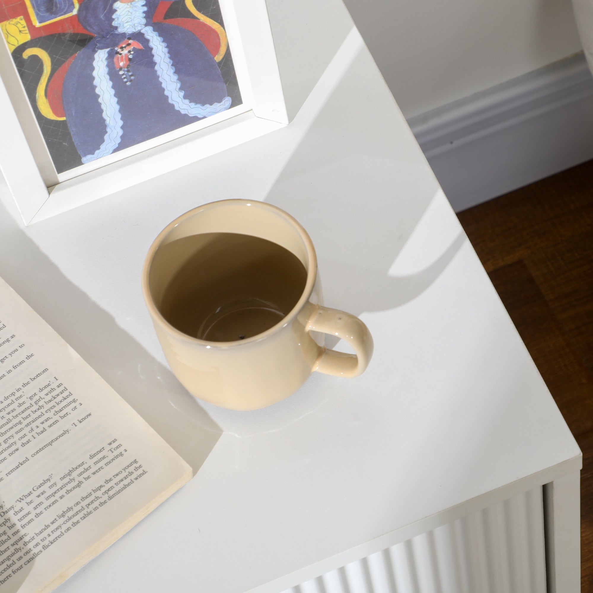 Comodino con 2 Cassetti 40x40x47 cm in Legno con Maniglie e Gambe in Metallo Bianco e Oro