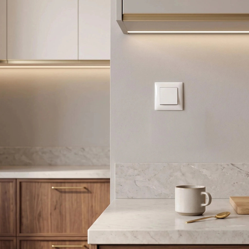 Interruttore Singolo Con Cornice Oste Jnh006-w White