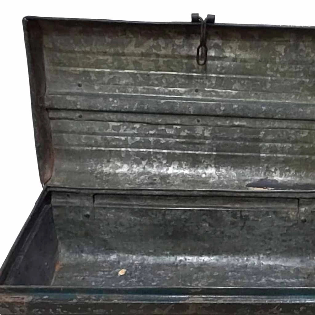 Valigia artigianale in metallo, 67x37x25h cm