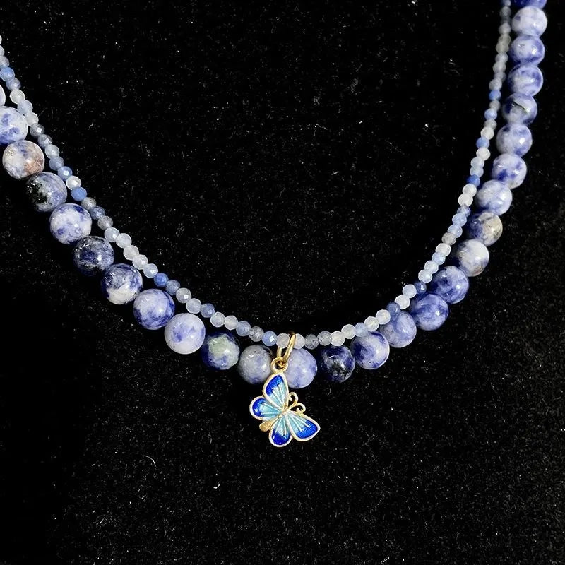 Collana in porcellana sfumata fatta a mano: gioiello impilabile con perline irregolari