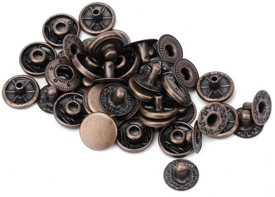 Set di Dadi 50 pezzi - Dadi in Ottone Antico - Accessori di Cucitura - Per Abbigliamento/Bagagli - 15 mm - Progettazione Professionale - Dadi