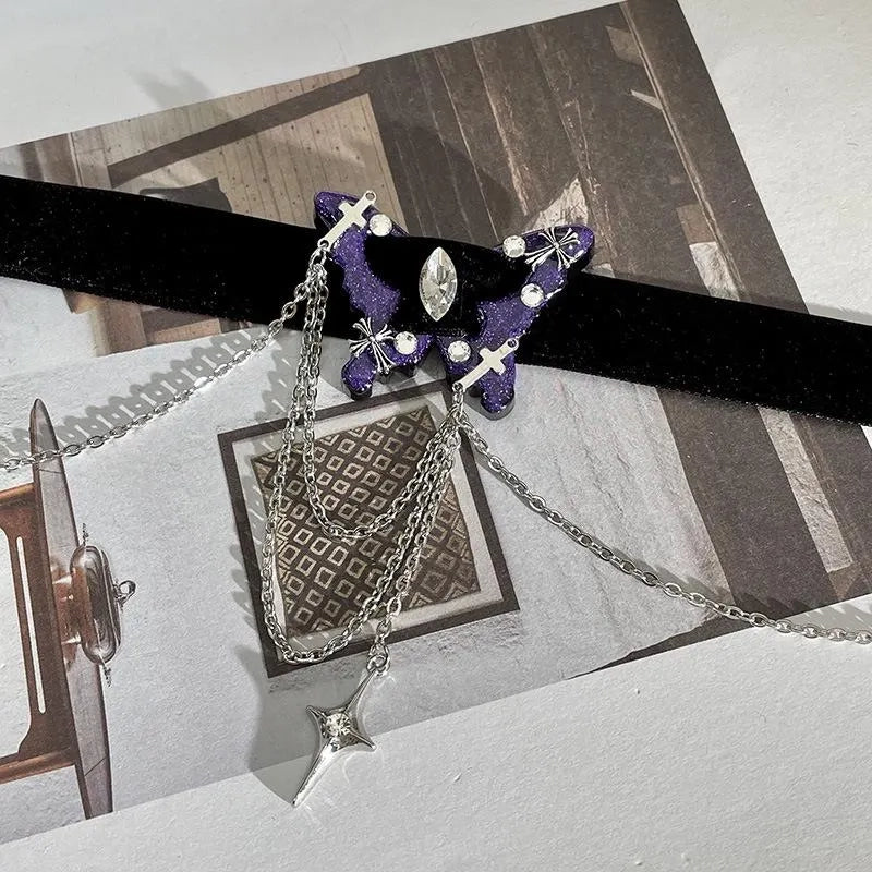 Collana con farfalla e diamante e nastro nero: gioiello con perline fatto a mano
