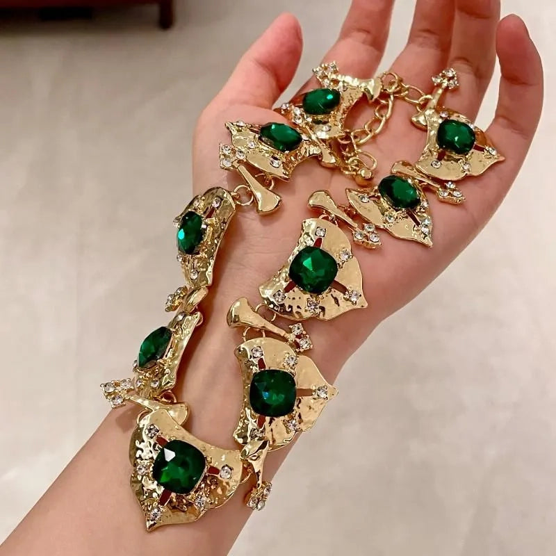 Collana vintage fatta a mano con diamanti e cristalli verdi, regalo di Natale o compleanno.