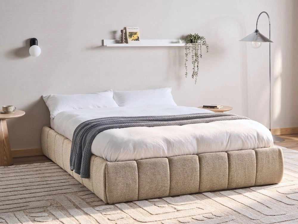 Letto matrimoniale in tessuto beige imbottita, con contenitore e panca 140x200 cm design moderno