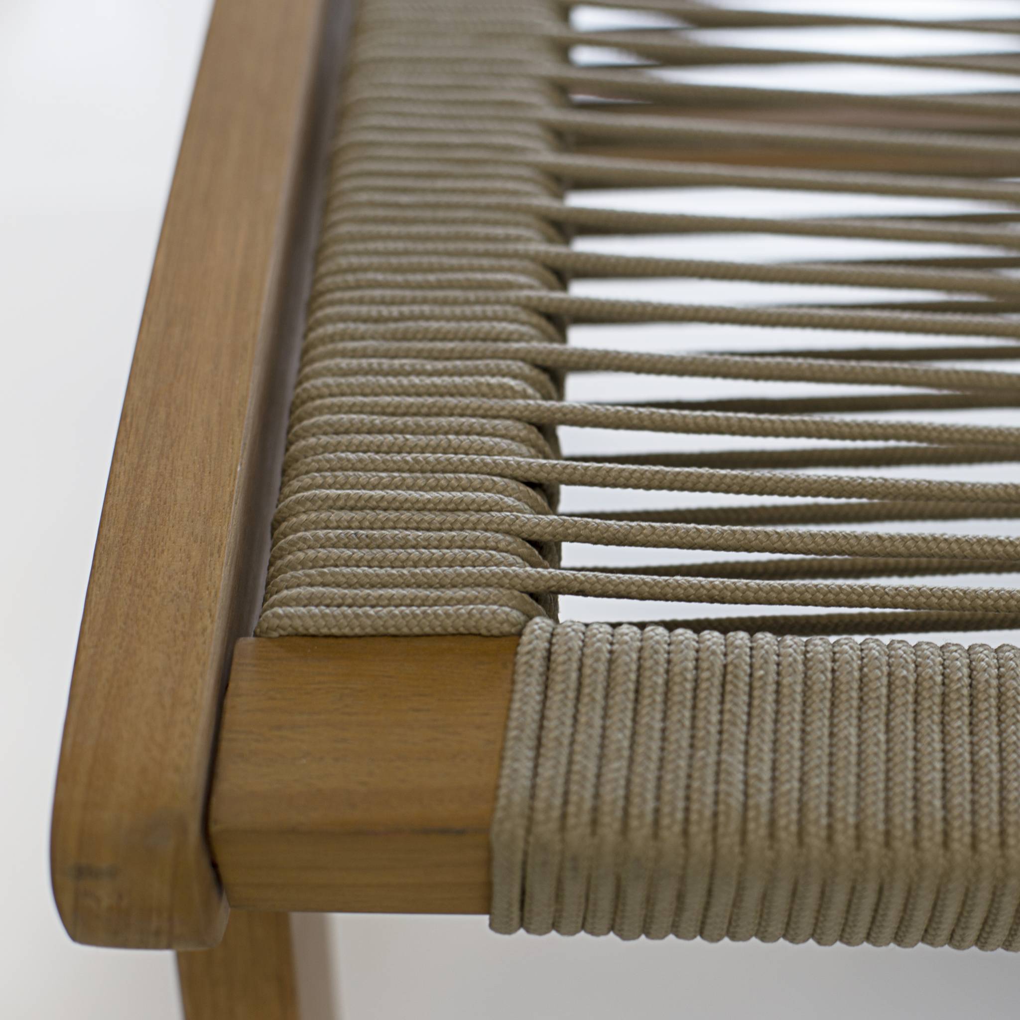 Set di 2 sedie da giardino in legno e corda con poggiapiedi, beige