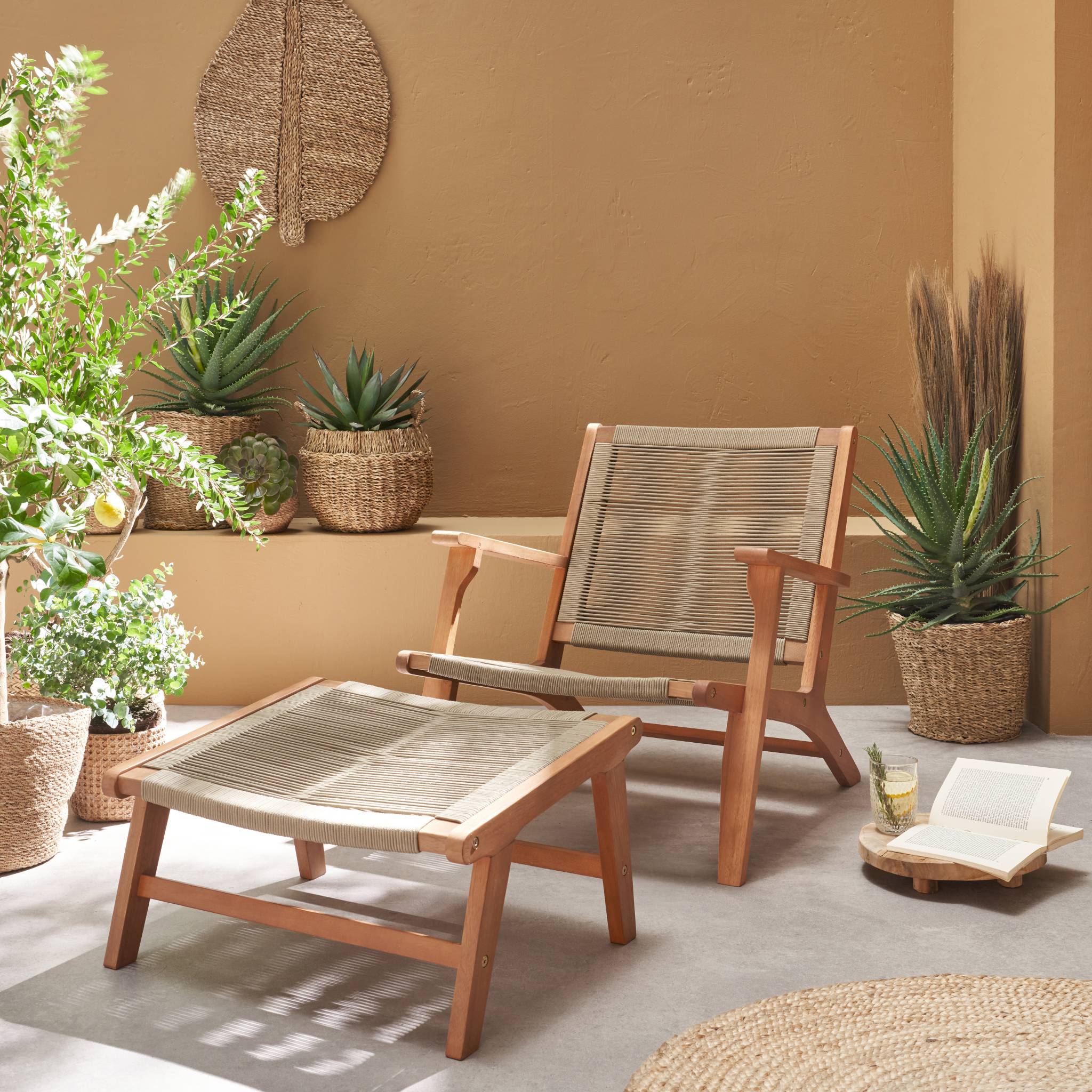 Poltrona relax in legno e corda con poggiapiedi, beige