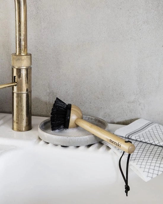 Sapone da stoviglie in bambù e polipropilene con manico ergonomico - ecologico e sostenibile Sapone da stoviglie

Specifiche tecniche: 
- Materiale: Bambù e polipropilene
- Dimensioni: [inserire dimensioni]
- Colore: [inserire colore]