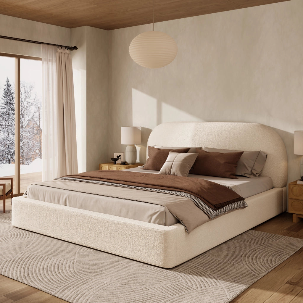 Letto matrimoniale 180x200 cm in Bouclé beige con rete a doghe, testiera imbottita e struttura con angoli arrotondati