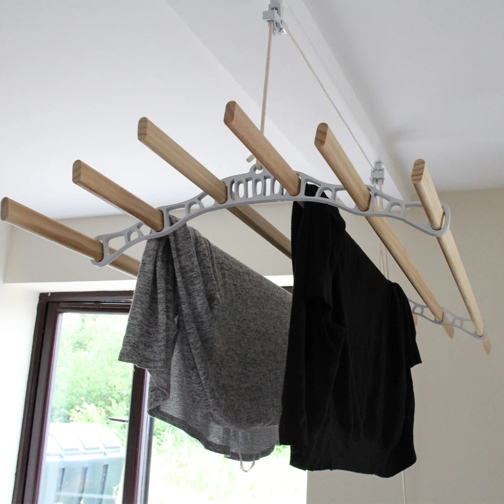 Stendibiancheria da Soffitto con 6 Stecche Legno 150cm e Supporti Ghisa Bianchi