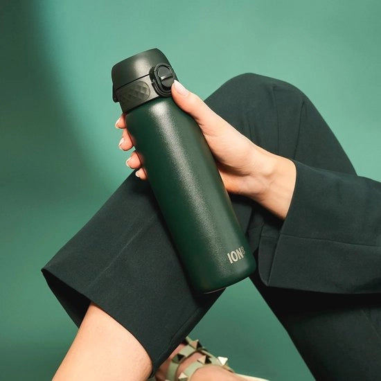 Bottiglia d'acqua in acciaio isolata a vuoto 500 ml - Imprermeabile, Facile da aprire e Resistente al lavastoviglie - Verde scuro