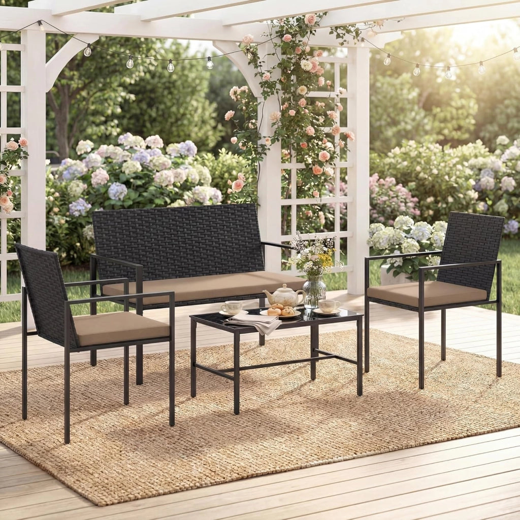 Set Salotto da Giardino in Rattan 4 Pezzi, Set Mobili da Eterno con 2 Poltrone, Divano a 2 Posti, Tavolino con Piano in Vetro Temperato e Comodi Cuscini per Cortile, Bordo Piscina (Marrone)