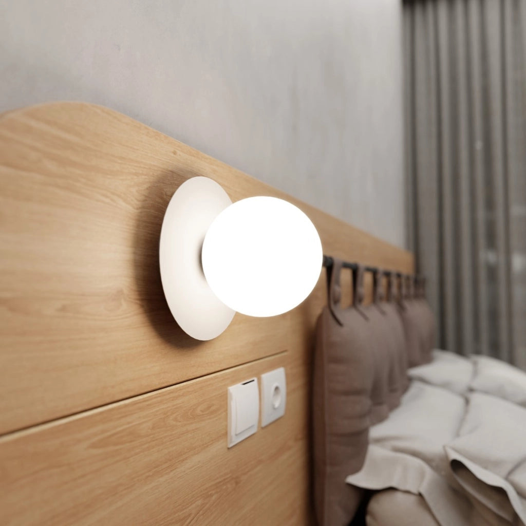 Lampada da parete Minerva in acciaio e vetro bianco