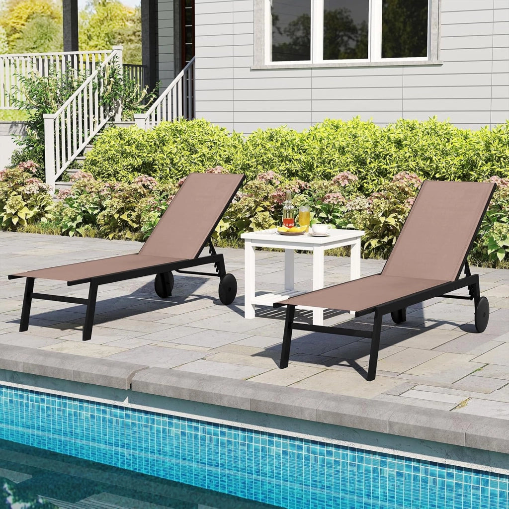 Set di 1/2 Sedie a Sdraio da Giardino con Ruote, Lettino Prendisole Reclinabile con Schienale Regolabile in 6 Posizioni, Lettino da Spiaggia in Tessuto e Metallo, Carico 150 kg (1, Caffè)