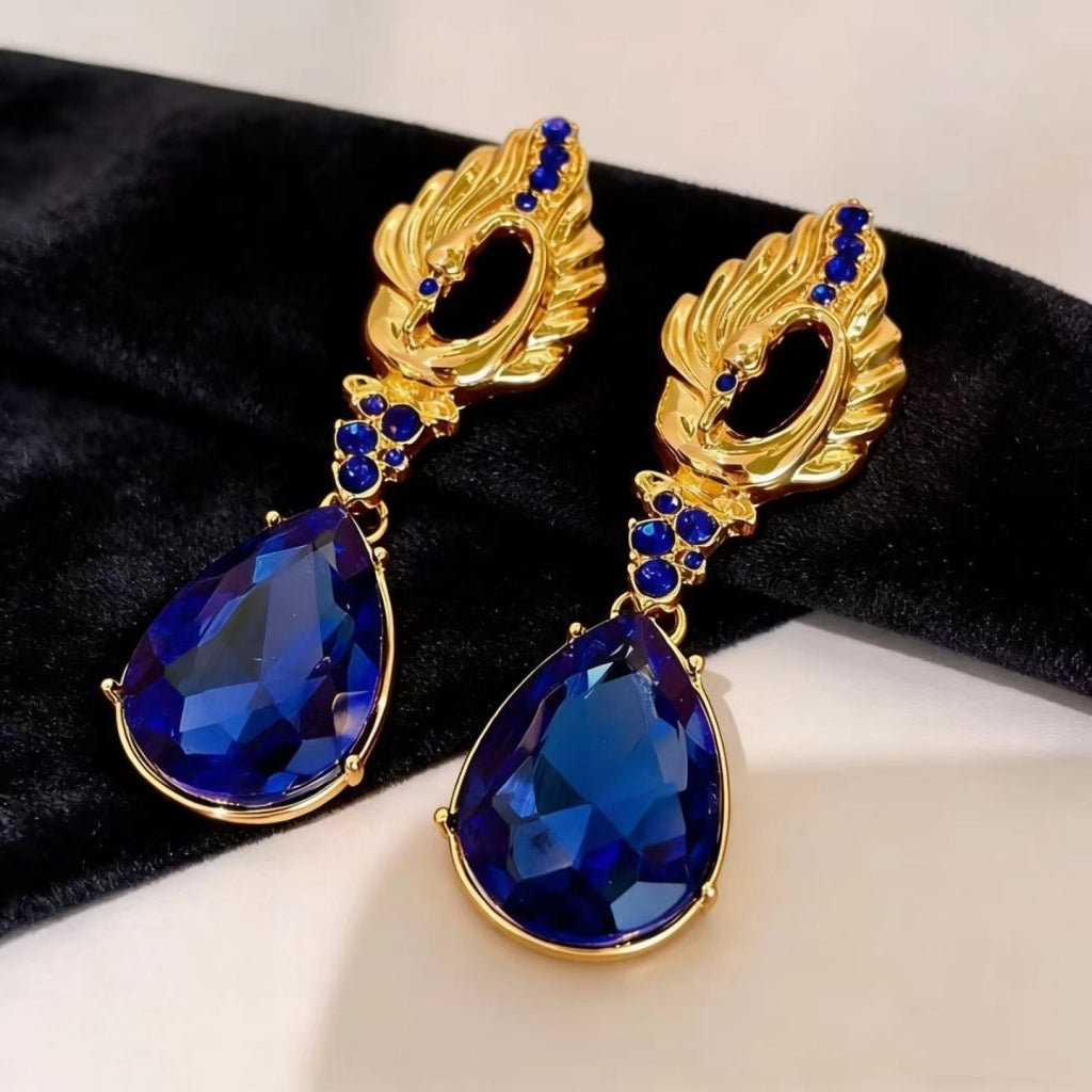 Orecchini a lobo a goccia con diamanti blu, dallo stile retr¨°-chic, sofisticati e lussuosi.