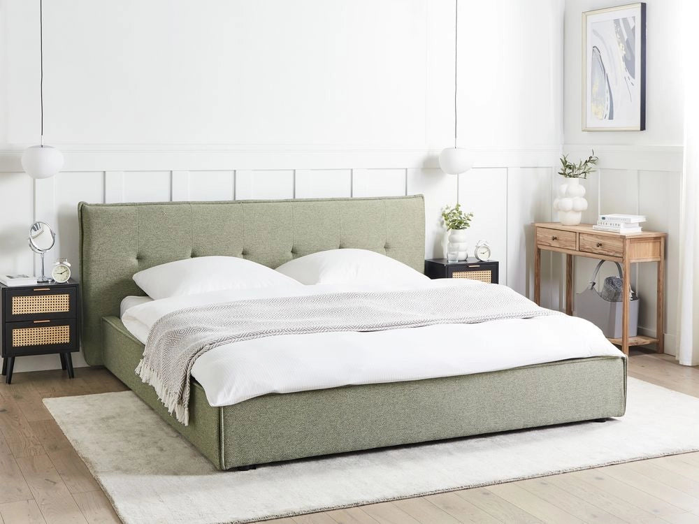 Letto 180 x 200 cm rivestimento in tessuto di lino verde e gambe nere, con testiera e struttura a doghe per la camera da letto.