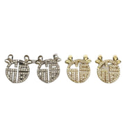 Orecchini a spillo in argento sterling S925 con cuore in zirconi microincastonati e disegno traforato del carattere "Fu".