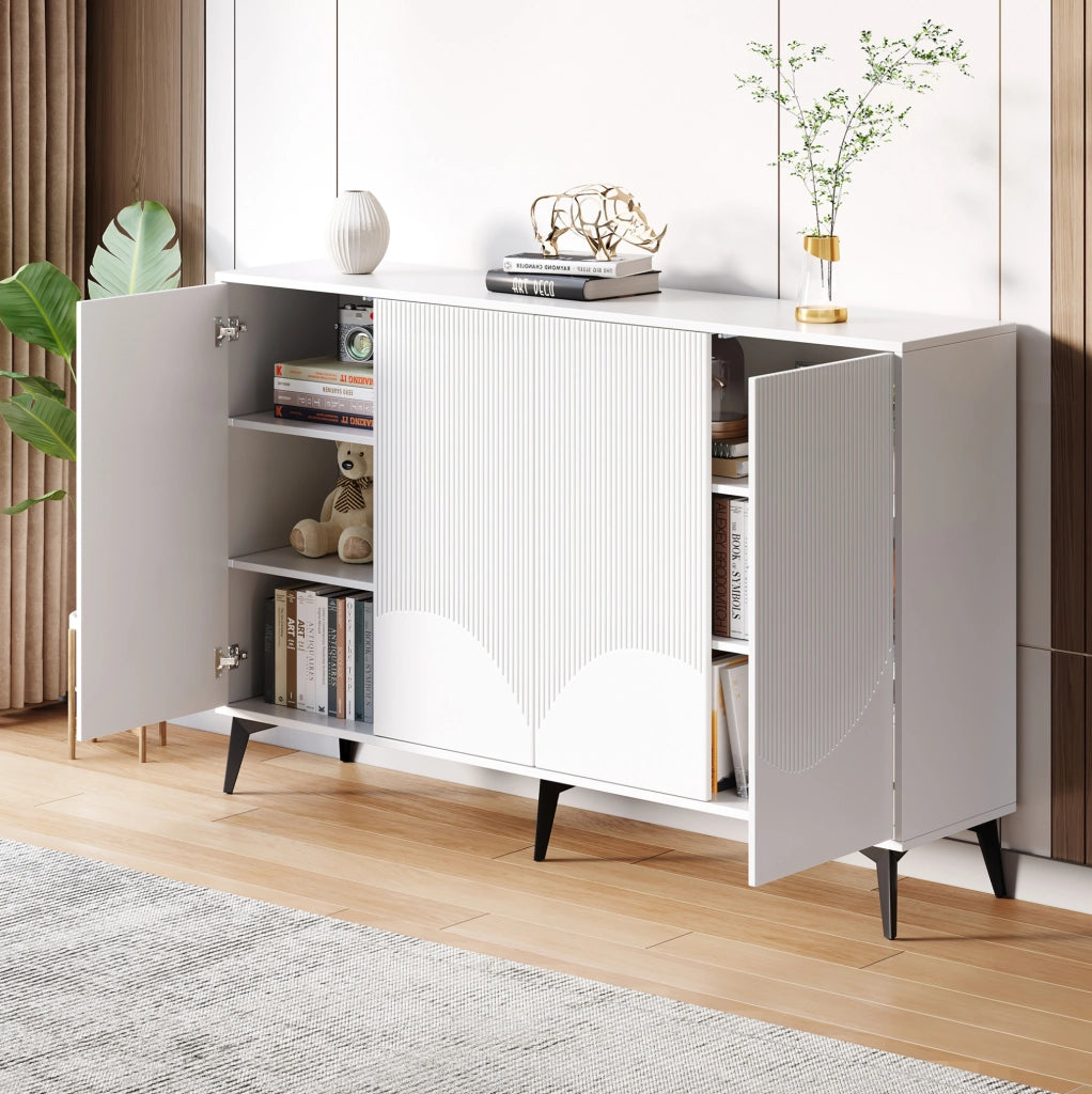 Credenza bianca 160 cm con ante incise e gambe in metallo