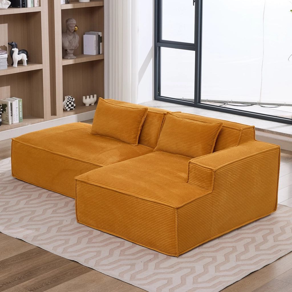 Divano compatto con cuscini e seduta elastica in poliestere giallo senape per salotto piccolo casa e ufficio 235 cm