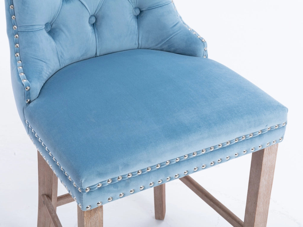 Set di 2 Sgabelli da Bar con Schienale Alto e Borchie Decorative; Gambe Regolabili; Velluto Azzurro Chiaro