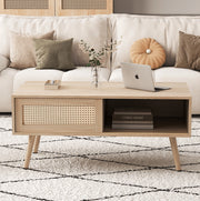 Tavolino da caffè con porta scorrevole; gambe in legno; effetto rattan; MDF; naturale