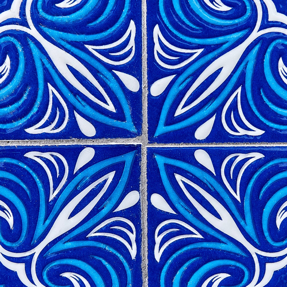 Tavolo da bistrot per esterni in metallo con mosaico blu e telaio in ferro nero stile vintage