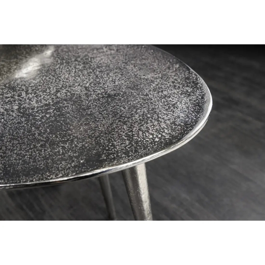 Tavolini bassi nidificati VORTEX argentati in alluminio - set di 2 tavoli design asimmetrici
