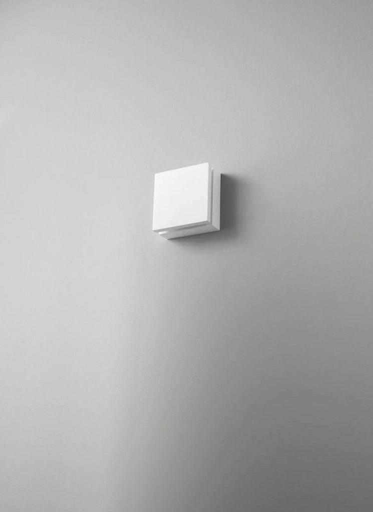 Applique in metallo bianco e acrilico Secret LED 10W 3000K 700Lm Interruttore on/off con l'apertura/chiusura del diffusore
