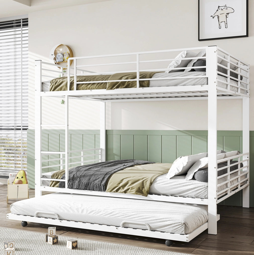 Letto a castello 205x145x170 cm per 3 persone con letto estraibile e barriera di sicurezza in metallo bianco opaco