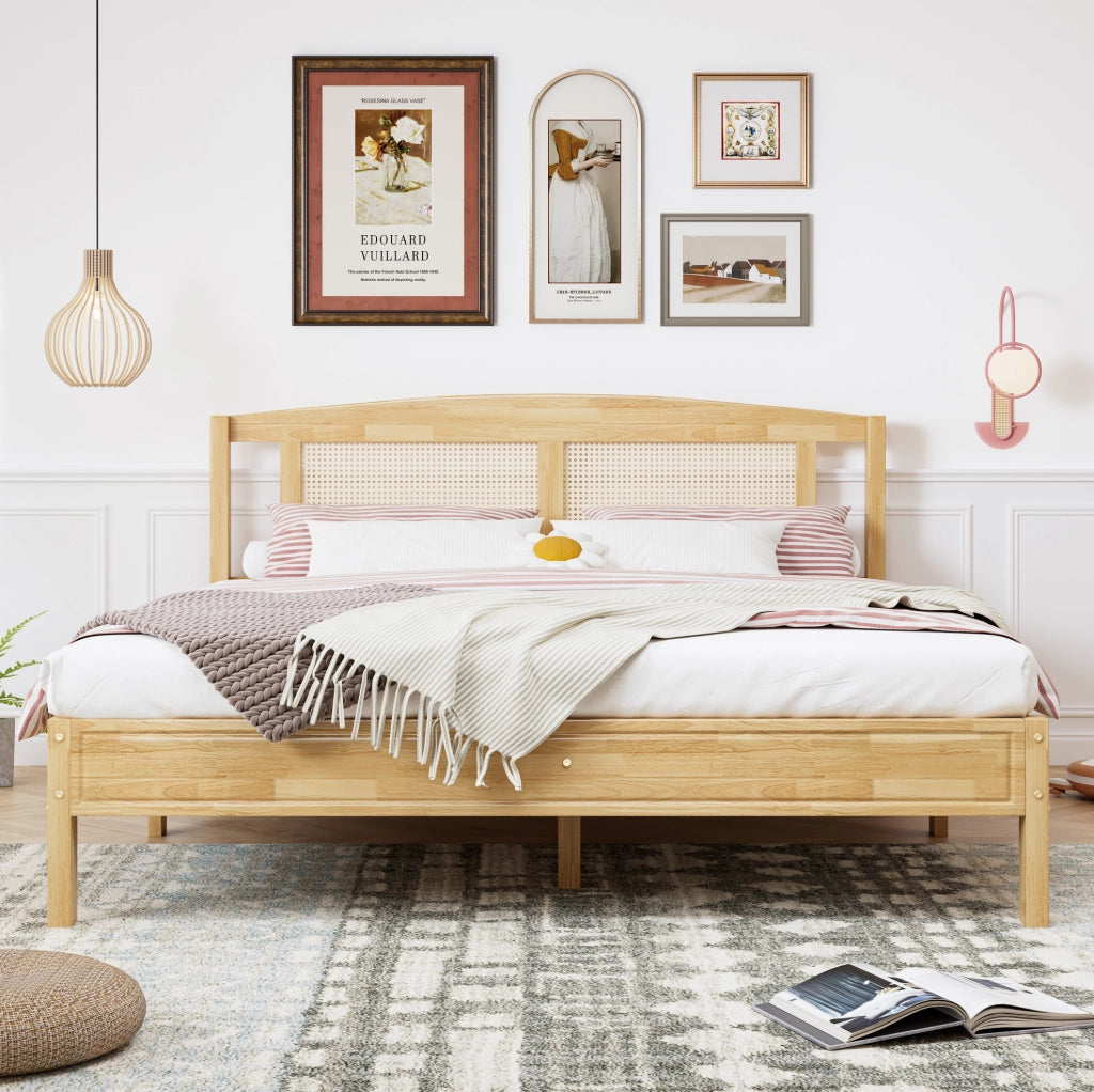 Letto matrimoniale 160x200 cm con 15 doghe e piedini centrali; legno di pino e PE-Rattan naturale