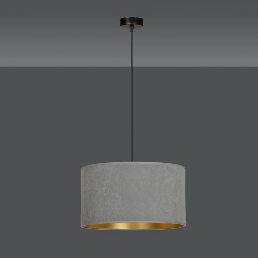 Lampada a sospensione Hilde con paralume in velluto grigio e interno oro