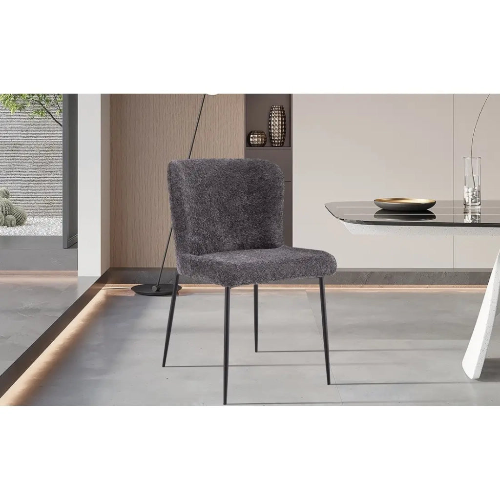 Sedia rivestita in Bouclé per sala da pranzo colore Grigio Scuro. Collezione LISE